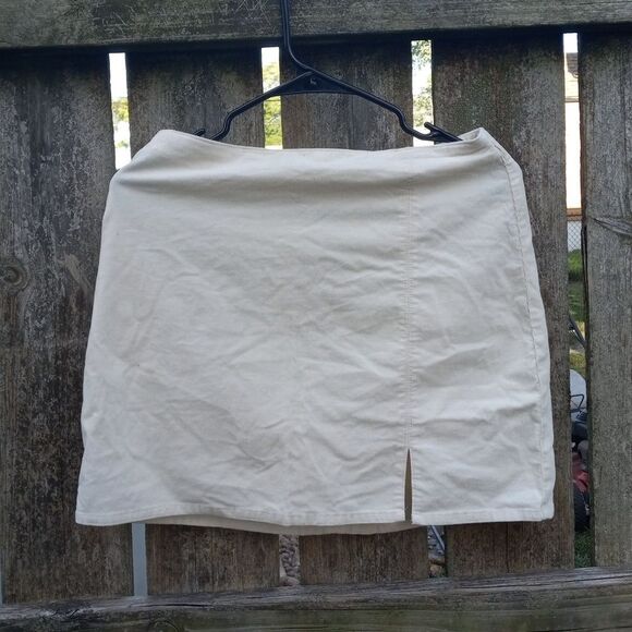 Hollister Dresses & Skirts - Hollister medium altra high Rise skirt